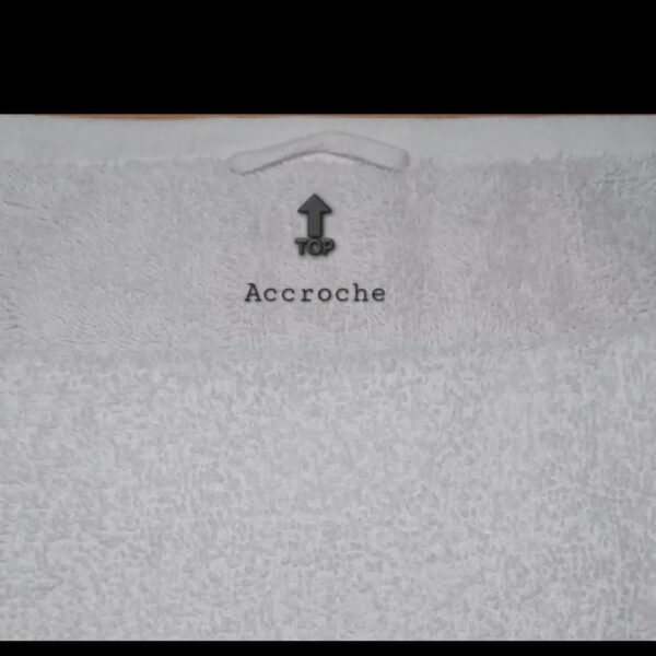 accroche sur serviette de bain